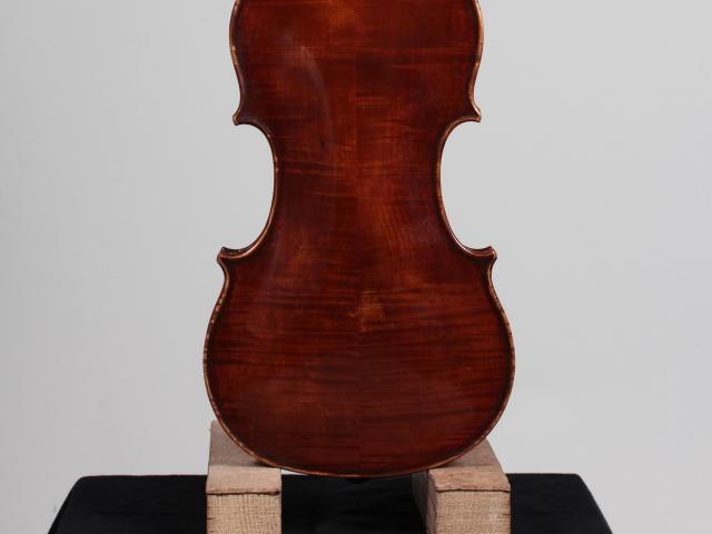 Dessus de violon construit par Giovanna Chitto et Antoine Laulhère pour le CMBV - vue de dos