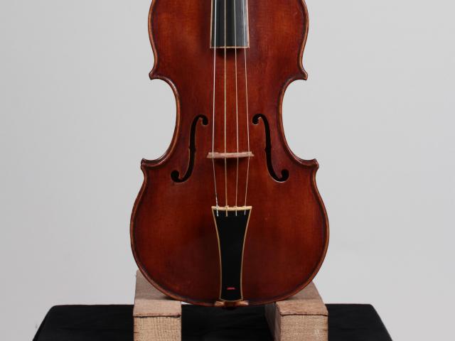Dessus de violon construit par Giovanna Chitto et Antoine Laulhère pour le CMBV - vue de face
