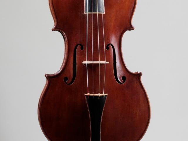 Quinte de violon construit par Giovanna Chitto et Antoine Laulhère pour le CMBV - vue de face